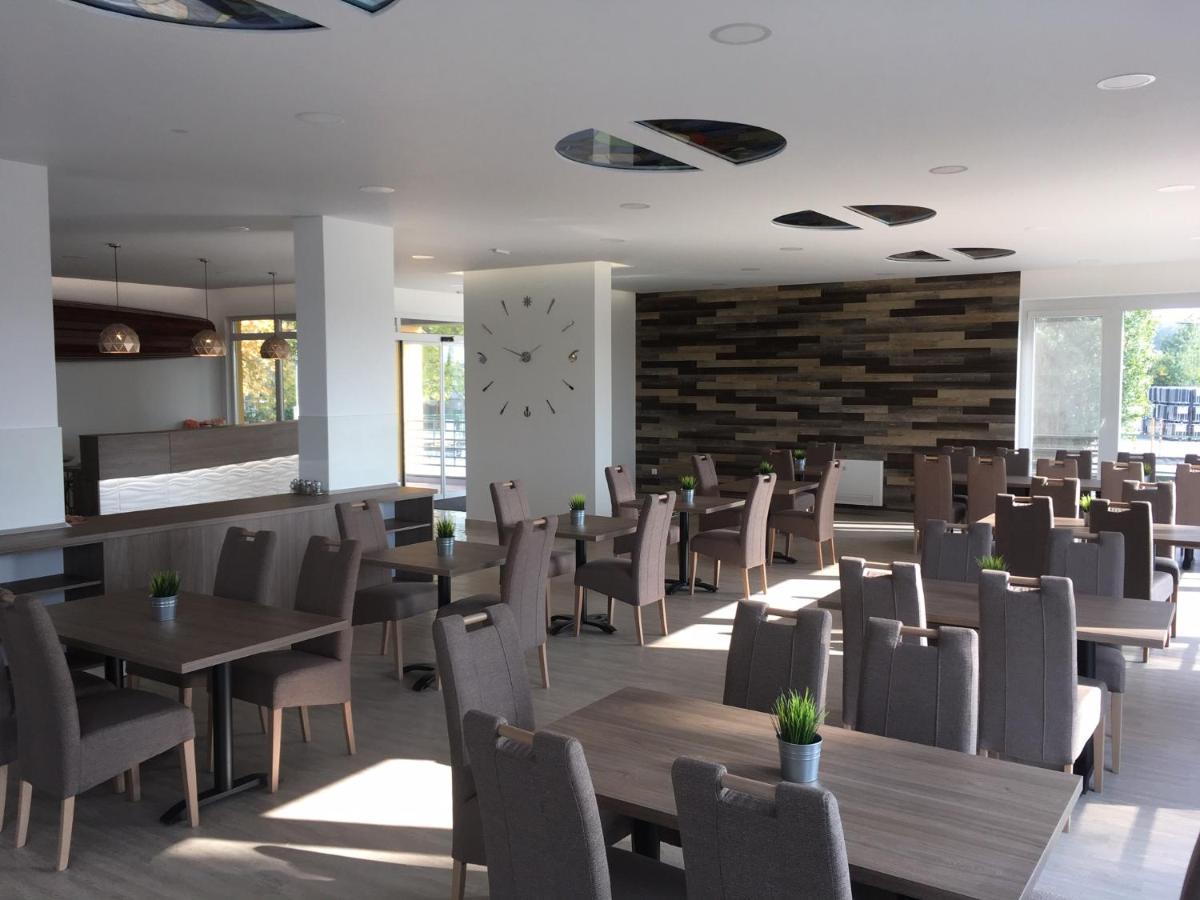 Nautilus Etterem Es Panzio Hotel Dabas Buitenkant foto