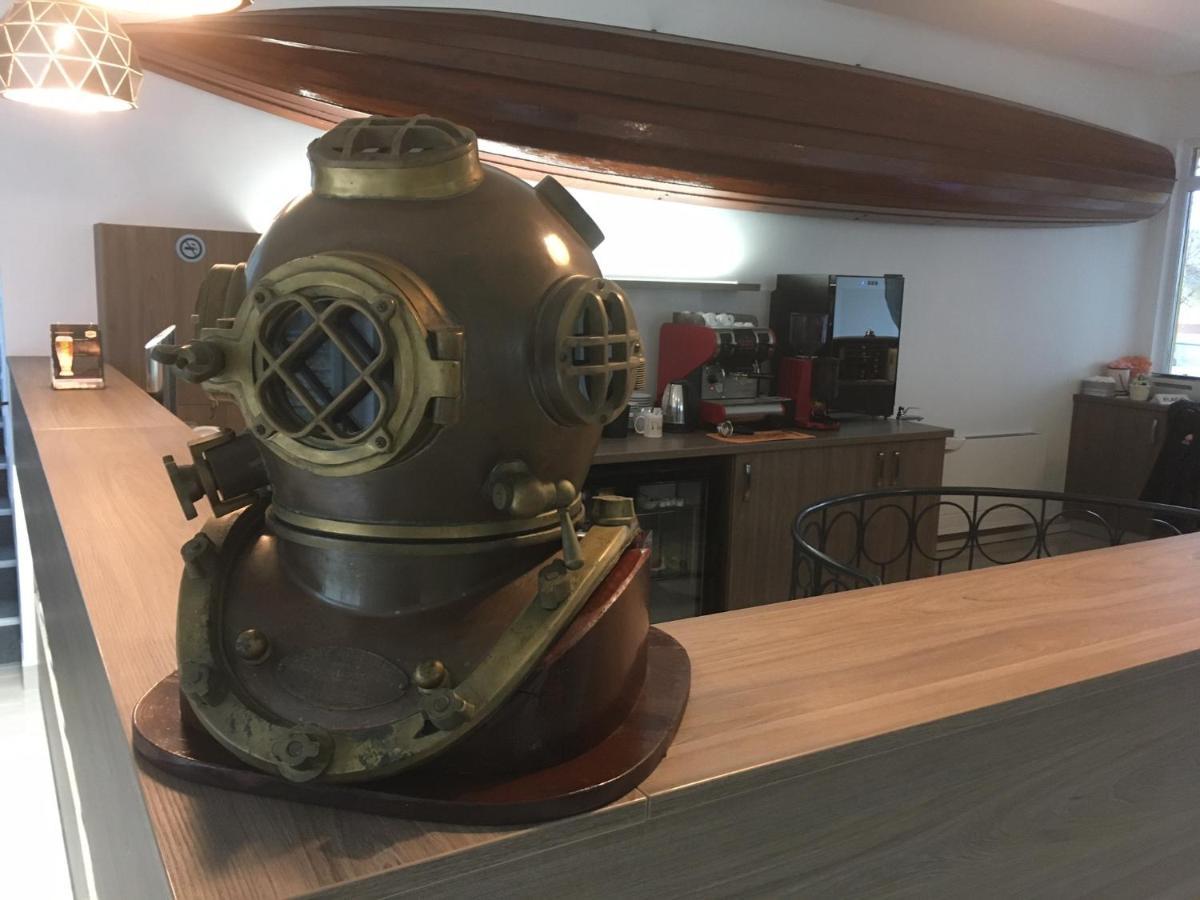 Nautilus Etterem Es Panzio Hotel Dabas Buitenkant foto