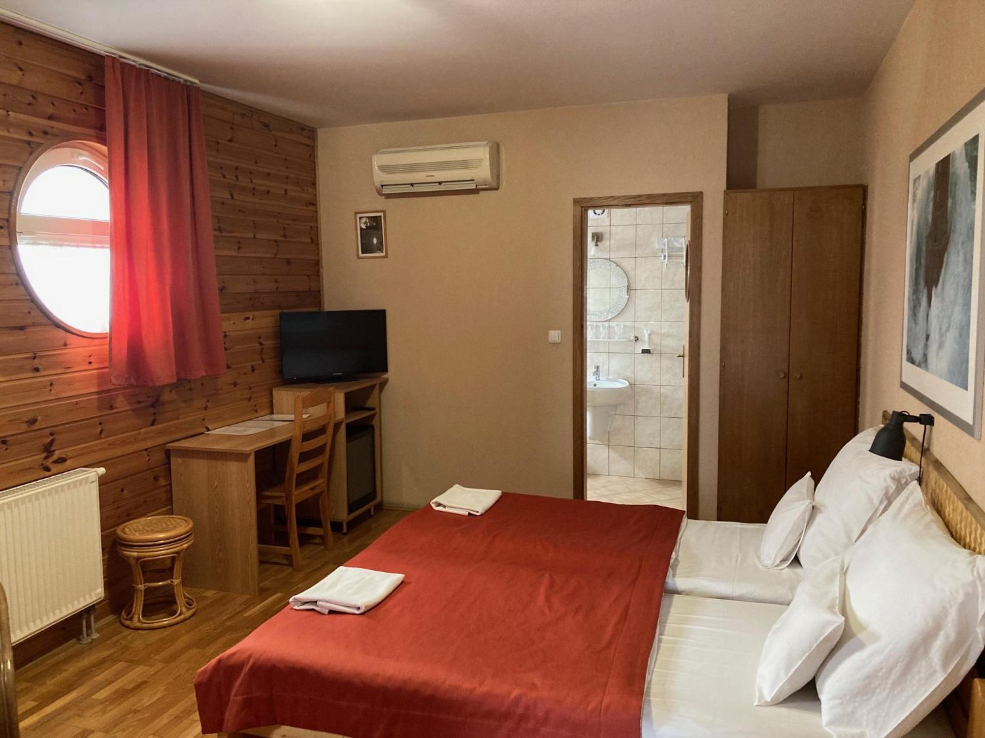 Nautilus Etterem Es Panzio Hotel Dabas Buitenkant foto