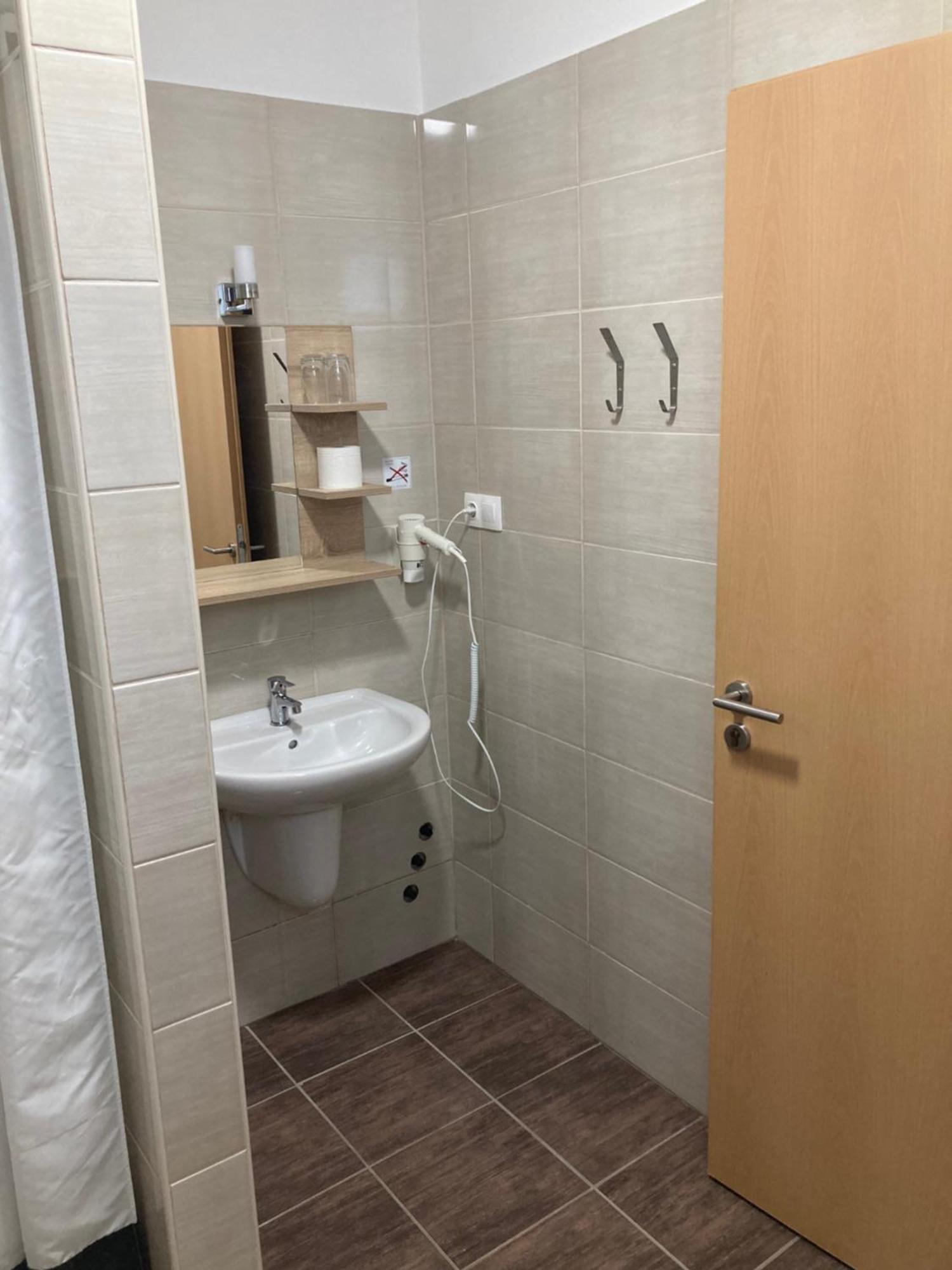 Nautilus Etterem Es Panzio Hotel Dabas Buitenkant foto