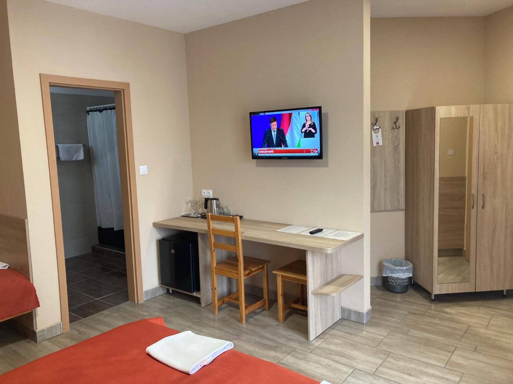 Nautilus Etterem Es Panzio Hotel Dabas Buitenkant foto