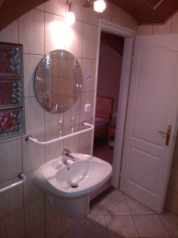 Nautilus Etterem Es Panzio Hotel Dabas Kamer foto