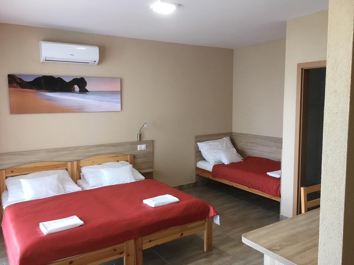 Nautilus Etterem Es Panzio Hotel Dabas Buitenkant foto